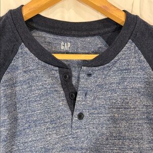 GAP Heathered Blue Raglan Henley